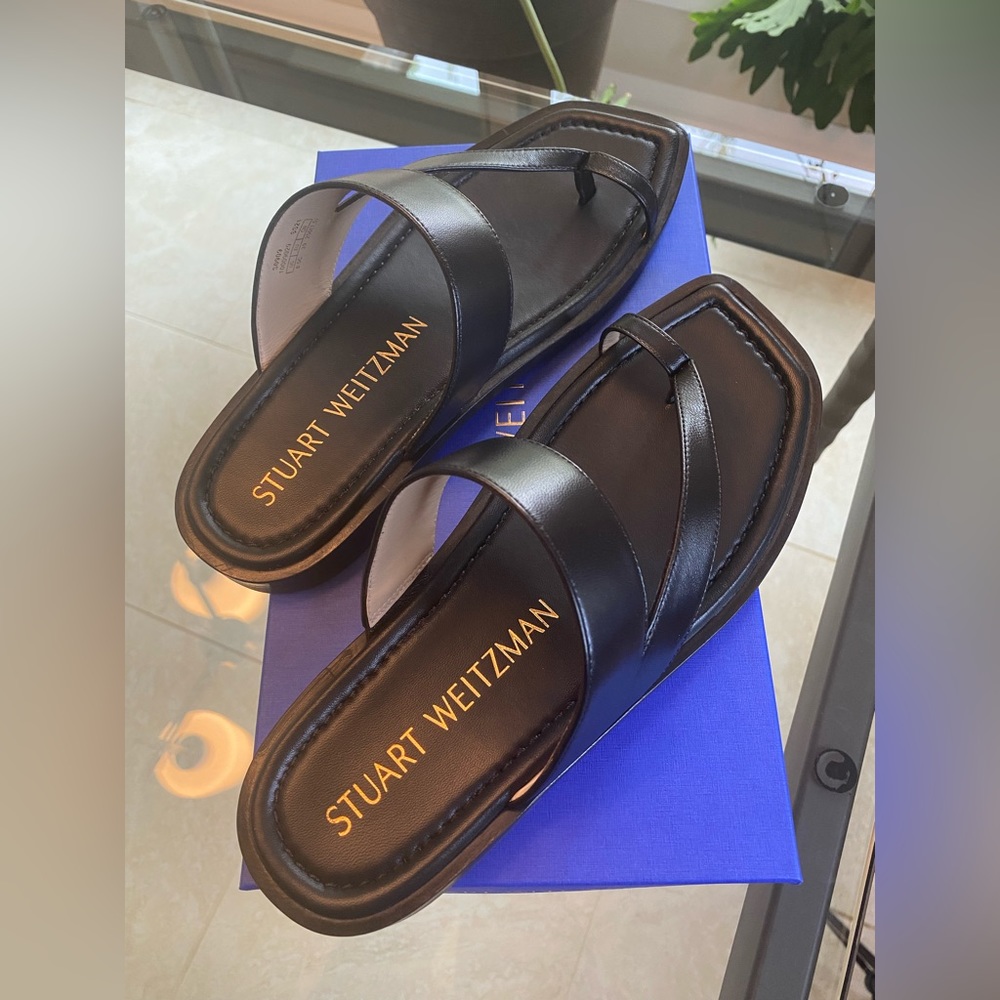 Stuart Weitzman Lyla Flat Leather Sandal Black Size 8.5, NWT - Picture 2 of 15